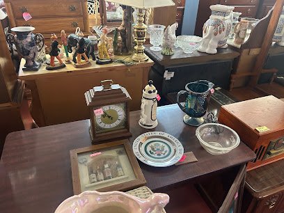Antique shops in Dickson