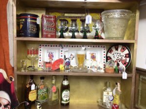 61 Antiques & Vintage