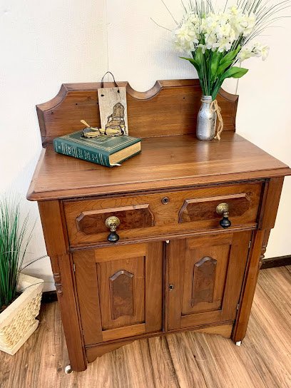 Antique shops in Racine