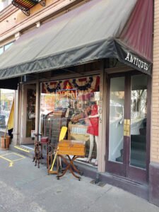 ECHO’S Antiques and Vintage