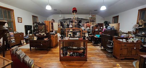 Antique shops in Carmen