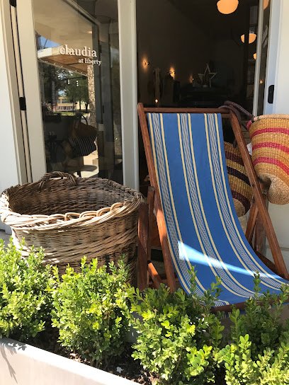 Antique shops in Paris