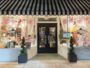 Lola’s Vintiques