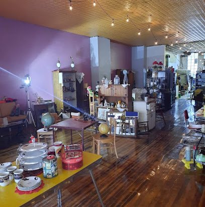 Antique shops in Polo