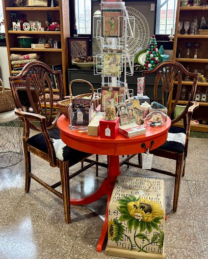 Antique shops in Champaign