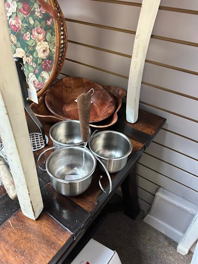 Antique shops in Woodward