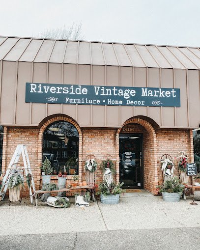 Antique shops in Clinton Township