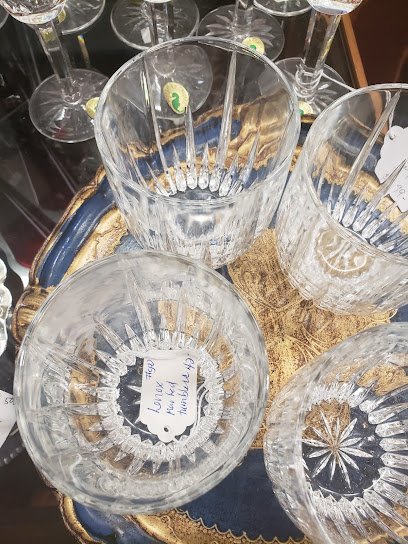 La Vie En Rose Antiques & Estate Sales