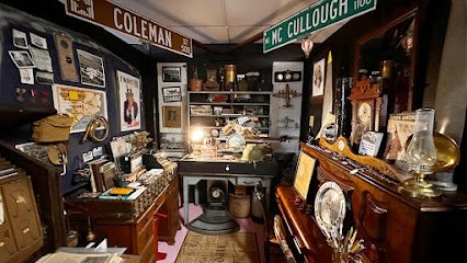 Flucy Lucy Antique Market