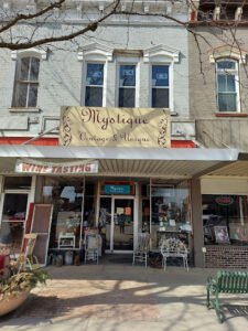 Mystique Vintage & Unique / Nonna’s Bakery
