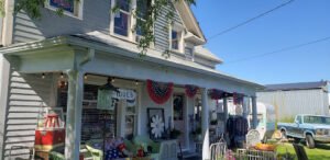 Upcycled Cottage “Vintage Finds and Boutique”