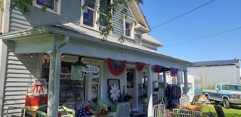 Upcycled Cottage “Vintage Finds and Boutique”