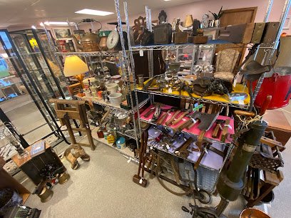 Antique shops in Tremont