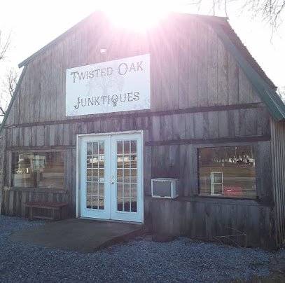 Antique shops in Cisne