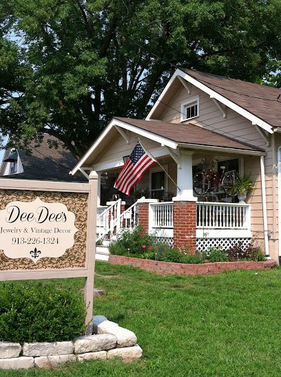 DeeDee’s Jewelry and Vintage Decor